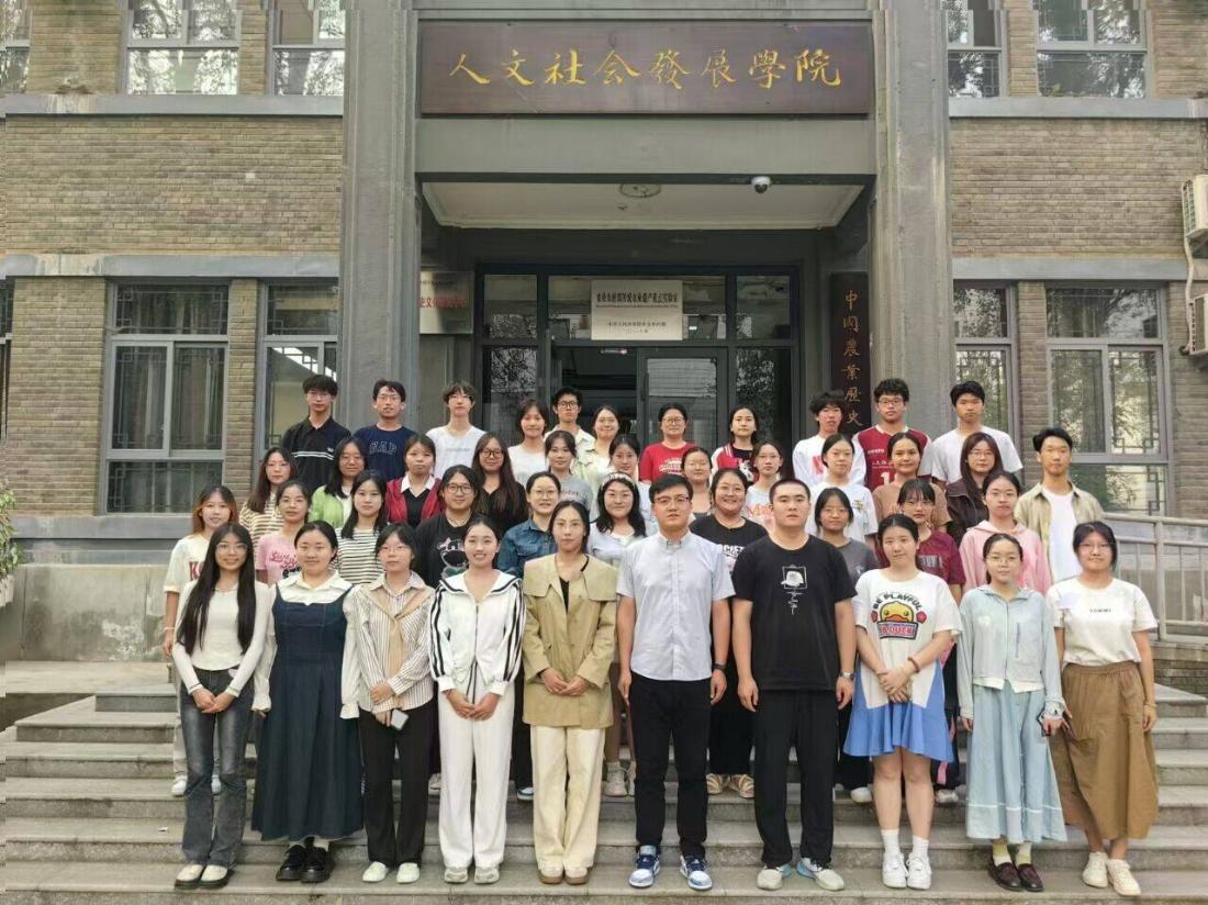 新一届团学干部合影.jpg