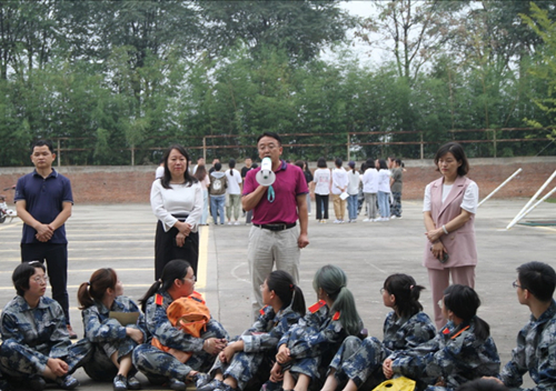 学院院长朱宏斌为新生军训寄语.jpg